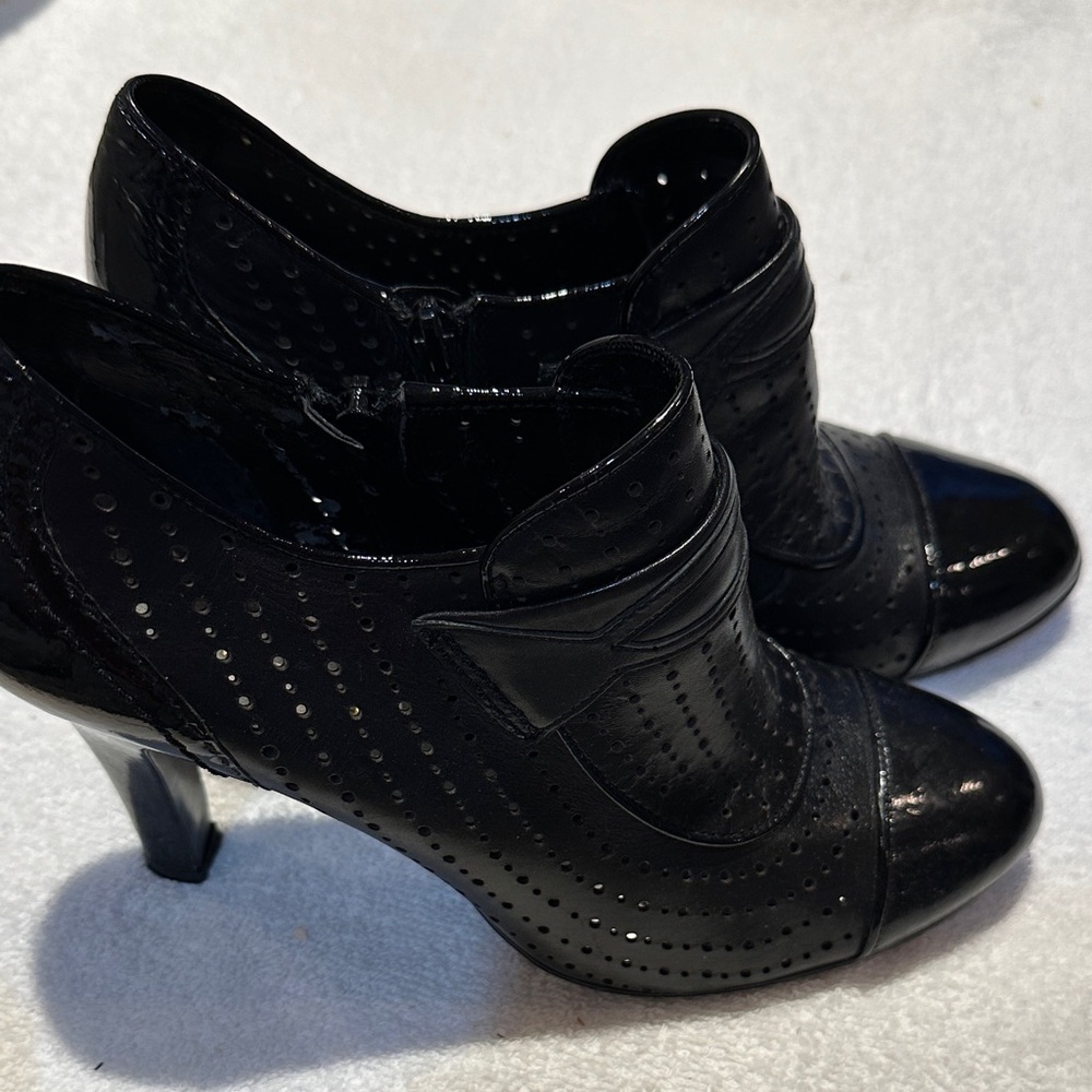 BCBGirls Cherie Black Patent Heeled Ankle Boots Size 8.5 Leather Upper Size 8.5